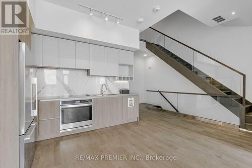 Th17 - 7 Buttermill Avenue, Vaughan, ON 