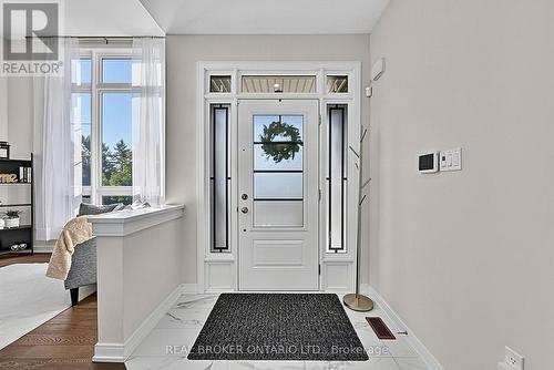 Bright Entry way - 20 Birkdale Place, Newmarket, ON 