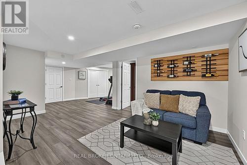 Spacious Family Room - 20 Birkdale Place, Newmarket, ON 