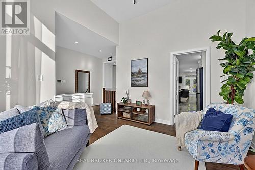 Hardwood Floors - 20 Birkdale Place, Newmarket, ON 