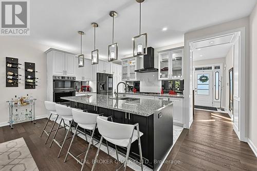 Centre Island - 20 Birkdale Place, Newmarket, ON 