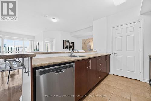 Kitchen sink and dishwasher - 1405 - 200 Rideau Street, Ottawa, ON 