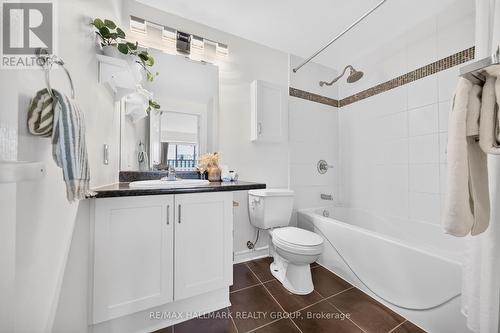 Primary bedroom ensuite bathroom with tub - 1405 - 200 Rideau Street, Ottawa, ON 