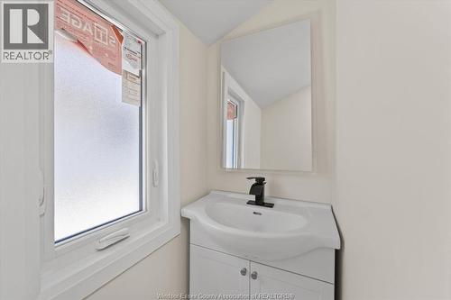930 Elsmere Ave, Windsor, ON 