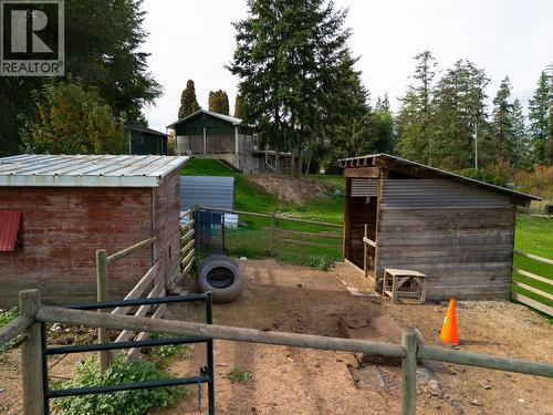 Lean to, Coops and Pens for you own petting zoo. - 3764 Creamery Road, Armstrong, BC 