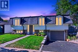 650 CUMBERLAND Avenue  Burlington, ON L7N 2X5
