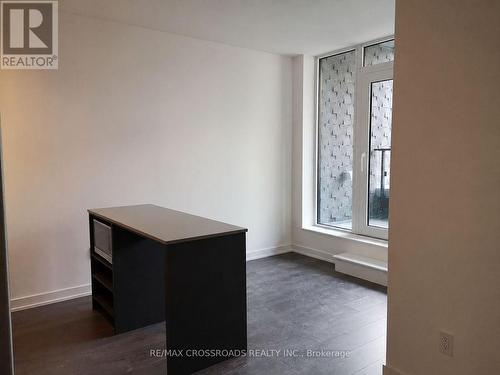 203 - 8 TIPPETT ROAD , Toronto, Ontario M3H 0E7 2