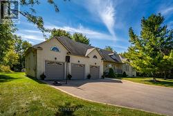 27 GEORGE PIPHER LANE Whitchurch-Stouffville, ON L4A 1M4