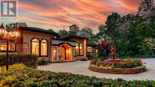 38 BRIDGEWATER DRIVE  Richmond Hill, ON L4E 3N4