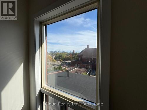 UPPER - 1373 DAVENPORT ROAD , Toronto, Ontario M6H 2H5 4