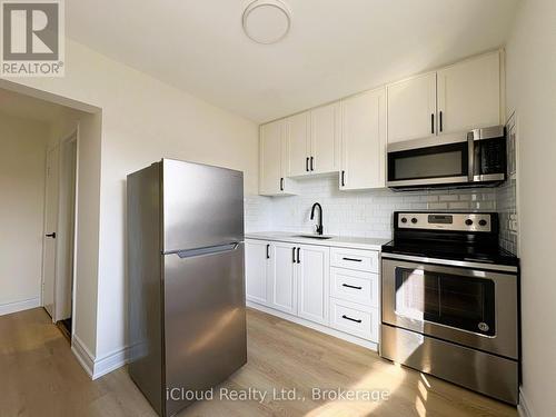 UPPER - 1373 DAVENPORT ROAD , Toronto, Ontario M6H 2H5 5