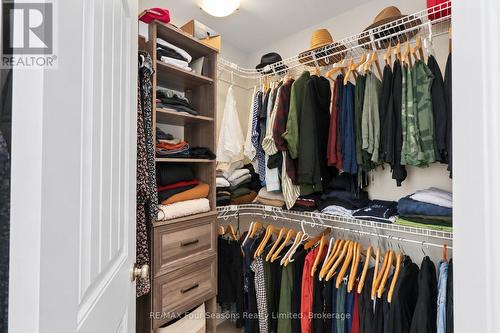 Walk in closet primary bedroom - 55 Conservation Way, Collingwood, ON 