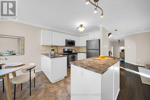 Bright kitchen with generous counter space - 170 Flamborough Way, Ottawa, ON 