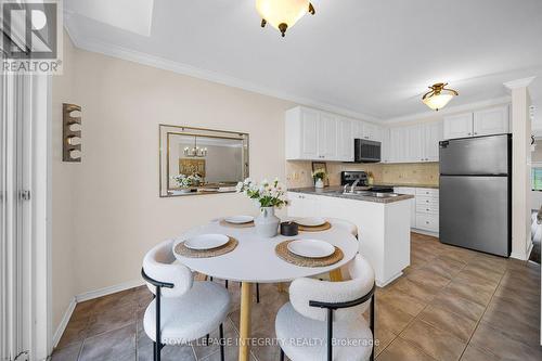 Separate breakfast area beside the kitchen - 170 Flamborough Way, Ottawa, ON 
