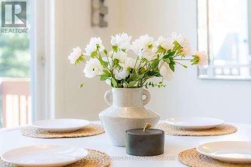 Bright breakfast area overlooking outdoors - 170 Flamborough Way, Ottawa, ON 