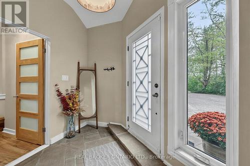 Spacious Entrance Space - 18061 Highway 48, East Gwillimbury, ON 