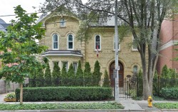 4 Wellesley Place Toronto, ON M4Y 2K4