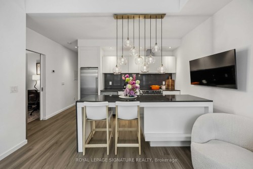 202-8 Charlotte Street , Toronto, ON M5V 0K4 4