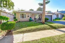 1328 FALGARWOOD Drive Oakville, ON L6H 2L9