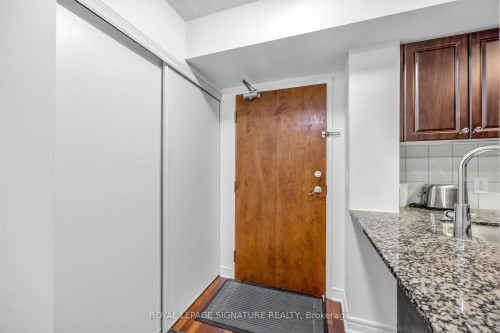 322-60 Fairfax Crescent, Toronto, ON 