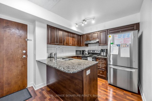 322-60 Fairfax Crescent, Toronto, ON 