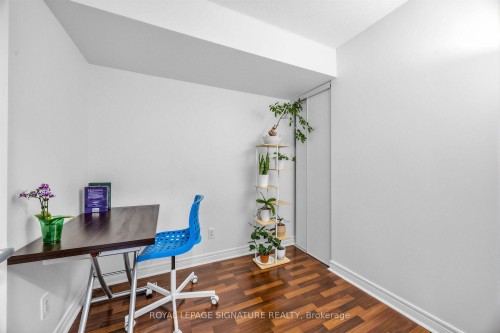 322-60 Fairfax Crescent, Toronto, ON 