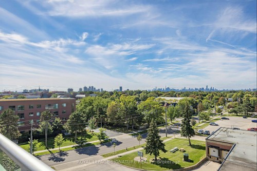 322-60 Fairfax Crescent, Toronto, ON 