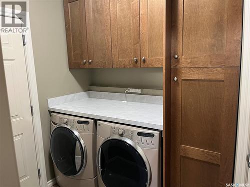 1914 Laurier Crescent E, Regina, SK 