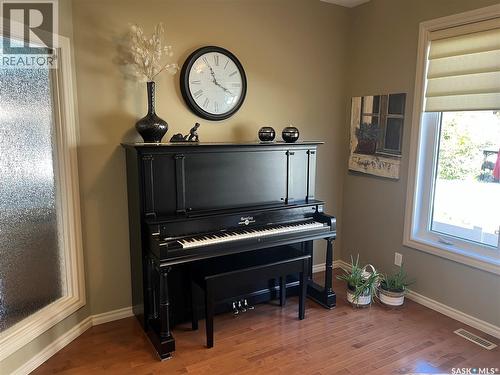 1914 Laurier Crescent E, Regina, SK 