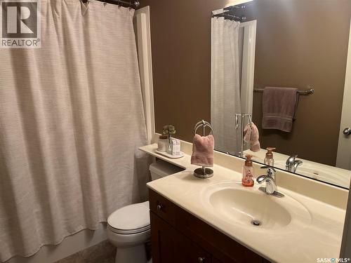 1914 Laurier Crescent E, Regina, SK 