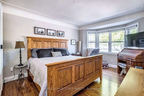208 Cline Avenue N, Hamilton, ON 