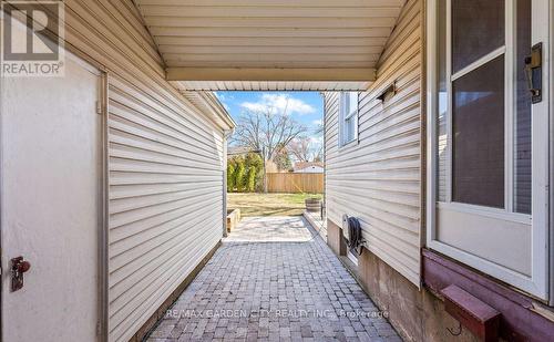 4 WEST LYNN STREET , St. Catharines (Vine/Linwell), Ontario L2N 3N7 2