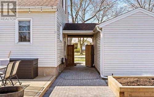 4 WEST LYNN STREET , St. Catharines (Vine/Linwell), Ontario L2N 3N7 3