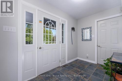 Foyer with direct access to the attached garage - 135 North Diagonal, South Bruce Peninsula, ON 
