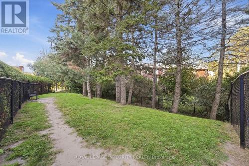 Fully fenced dog run - 808 - 1025 Grenon Avenue, Ottawa, ON 