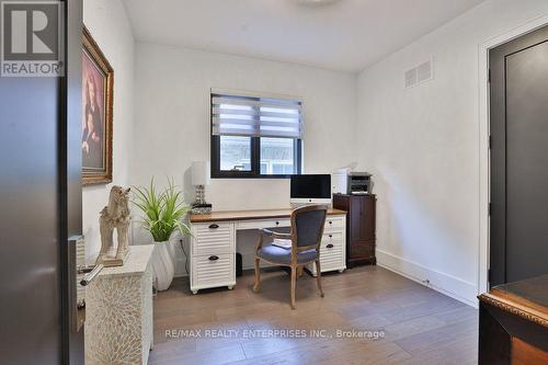 7B Iroquois Avenue, Mississauga, ON 