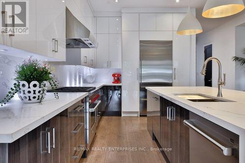 7B Iroquois Avenue, Mississauga, ON 