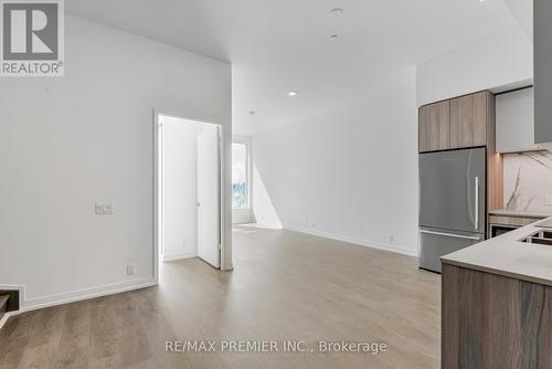TH17 - 7 BUTTERMILL AVENUE , Vaughan, Ontario L4K 0M5 5