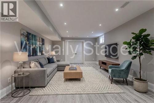 541 Hambling Court, Burlington, ON 