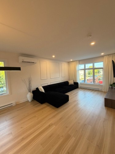 Salon - 36 Rue Du Sommet, Saint-Joseph-Du-Lac, QC 