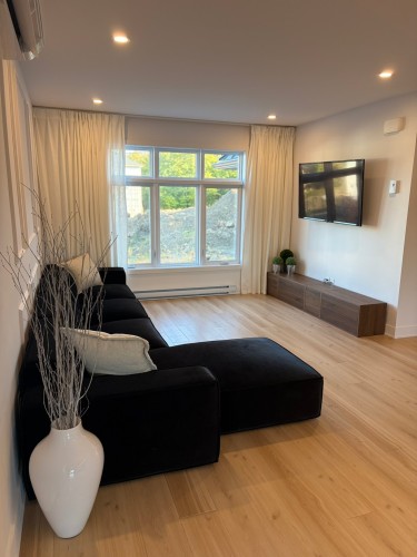 Salon - 36 Rue Du Sommet, Saint-Joseph-Du-Lac, QC 
