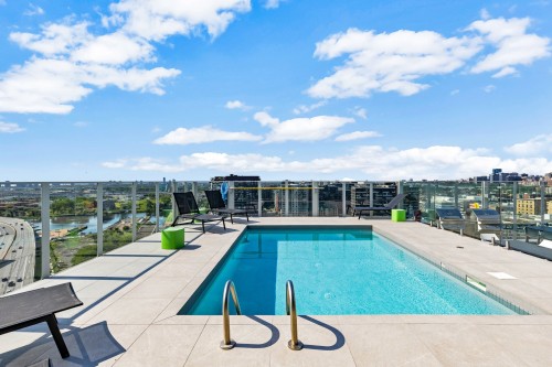 Piscine - 1803-888 Rue Wellington, Montréal (Ville-Marie), QC 