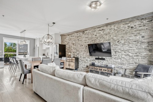 Salon - 1361Z Rue Des Tilleuls, Saint-Bruno-De-Montarville, QC 