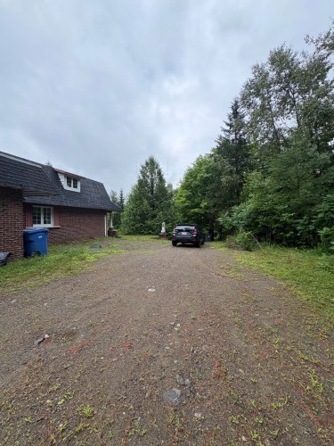 Stationnement - 324 Ch. De Mont-Rolland, Saint-Hippolyte, QC 