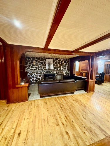 Salle familiale - 324 Ch. De Mont-Rolland, Saint-Hippolyte, QC 