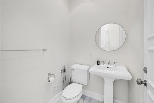 Salle de bains attenante à la CCP - Ph3-1-200 Av. Des Sommets, Montréal (Verdun/Île-Des-Soeurs), QC 