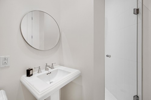 Salle de bains attenante à la CCP - Ph3-1-200 Av. Des Sommets, Montréal (Verdun/Île-Des-Soeurs), QC 