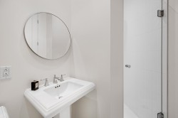 Salle de bains attenante à la CCP - 