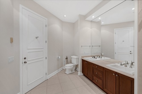 Salle de bains attenante à la CCP - Ph3-1-200 Av. Des Sommets, Montréal (Verdun/Île-Des-Soeurs), QC 