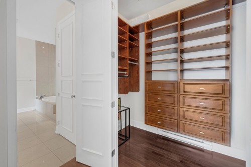 Penderie (Walk-in) - Ph3-1-200 Av. Des Sommets, Montréal (Verdun/Île-Des-Soeurs), QC 